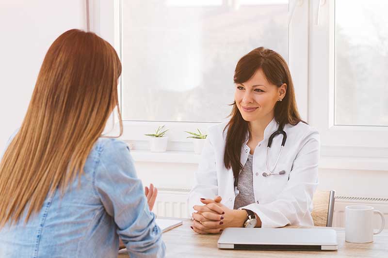 a doctor talks to her patient about attending php at viewpoint dual recovery center