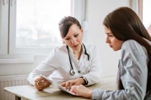 a doctor helps a patient enroll in a partial hospitalization program in arizona and talks to the patient about php in arizona and php treatment