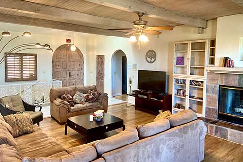 living room at alcohol rehab center in arizona